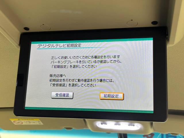 【フリップダウンモニター】大画面モニターで後席でもエンタメをお楽しみいただけます。小さなお子様にも大人気の装備です♪