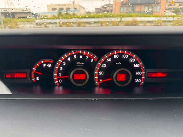 車検R9.6月、ナビ付きのヴォクシー入庫致しました！距離もまだ2万KM台です！おススメ車両です！自信の安心価格設定になっておりますので是非！早い者勝ちの1台で事前に在庫確認をして頂くようにお願いします