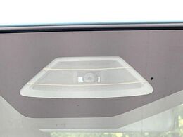【スズキ　セーフティサポート】走行中に前方の車両等を認識し、衝突しそうな時は警報とブレーキで衝突回避と被害軽減をアシスト。より安全にドライブをお楽しみいただけます。