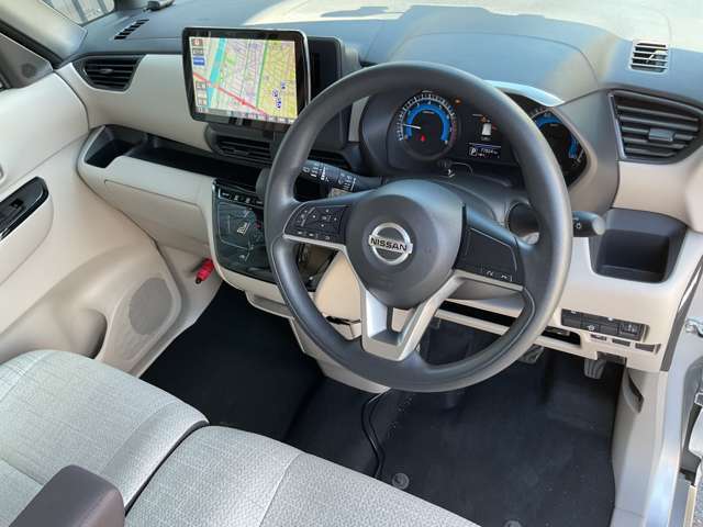 前席内装の全体像です。是非実車をご覧にお越し頂き実際にお座りください。