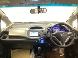 開放感のある運転席まわり！　運転席からの視界は良好です！！