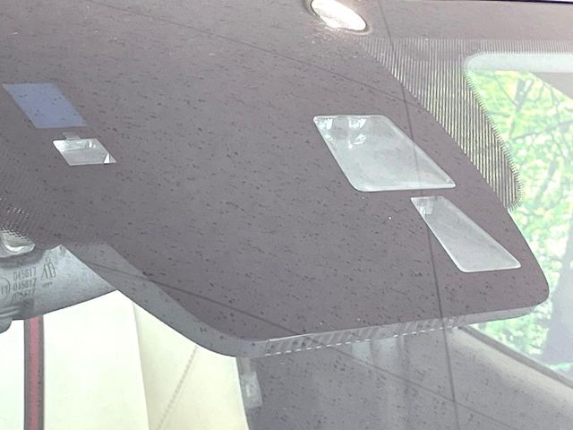 【スマートブレーキサポート】走行中に前方の車両等を認識し、衝突しそうな時は警報とブレーキで衝突回避と被害軽減をアシスト。より安全にドライブをお楽しみいただけます。