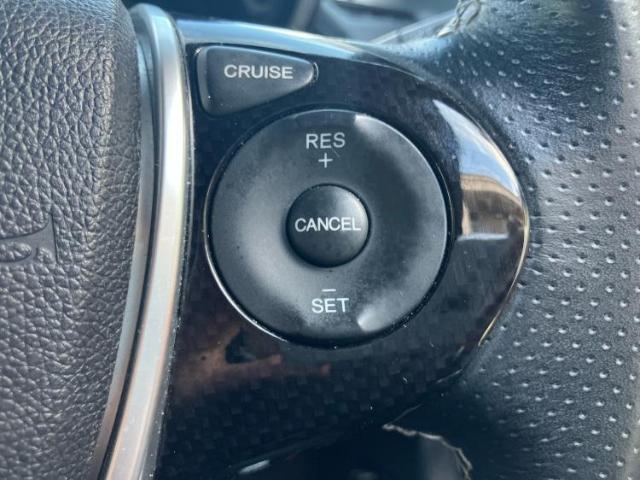 WECARSの展示場では実際に見て、触ってお車をお選びいただけます！知識の豊富な営業スタッフが様々なカーライフをご提案いたします！