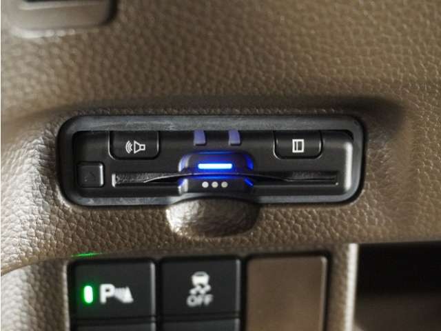 今や必需品の◆ETC車載器　装備車◆　有料道路を利用する際にスムースに通過でき、わずらわしい料金支払いから開放されます！