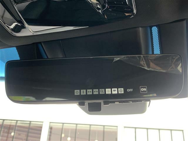 【デジタルインナーミラー（前後方録画機能付）】G・Zグレードには標準装備であるデジタルインナーミラー。車両後方カメラの映像をルームミラーに映すことが出来ます。