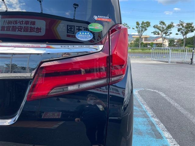 ★自社整備認証工場完備★常時2級整備士の資格を持ったスタッフがおりますので、ご購入後の車検、メンテナンス等のアフターフォローも新車王国にお任せください。