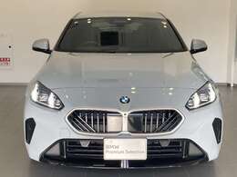 BMW代表的な特徴のキドニーグリル。BMWのすべてのモデルに採用され、BMWらしさを強調しております。