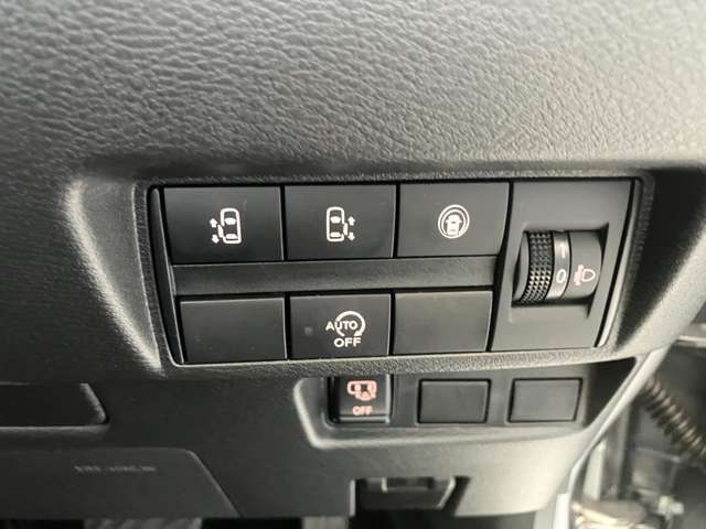 オートスライドドアは、運転席前にあるスイッチの操作でもオート開閉ができ、とても便利です。