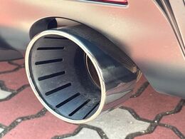 【TRD製マフラー】純正にはない個性あふれる「後ろ姿」を演出するTRDマフラー付き！ビジュアル・サウンド共にこだわりの一台に仕上がっております♪