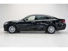 HV車です。静かな走りを楽しめます。トヨタ専用の診断機でHVシステムを精密に点検していますのでご安心ください。