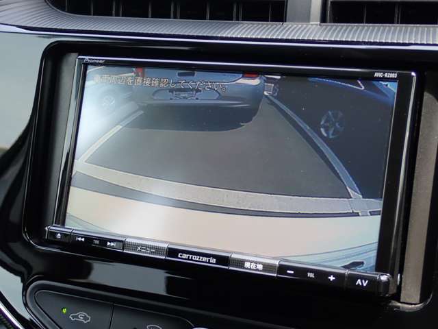 車庫入れや縦列駐車に威力を発揮するバックカメラも装備！