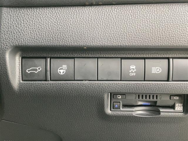 【ETC】有料道路を利用する際に料金所で停止することなく通過できる、ETC車載器（ノンストップ自動料金収受システム機器）が装備されています。セットアップを行うことで利用可能になります。