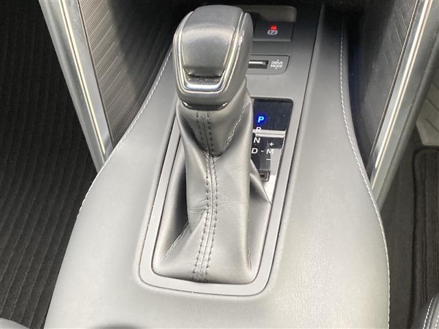 【シフトレバー】『シフトレバー』の画像になります。写真の内容に関してご不明点、ご質問等がございましたらお気軽にガリバー店舗までお問い合わせください。