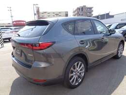 当社定休日は毎週火曜日と第2・3・4水曜日です。また長期連休を頂いている場合もございますので。詳しくは問い合わせフォーム、またはカーセンサーの無料ダイヤルからお訊ねいただくか、当社HPをご確認ください。