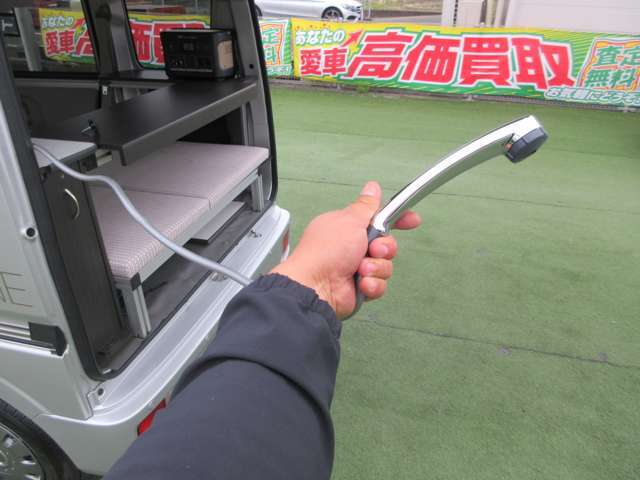 ☆長～く伸びるシャワーヘッドノズルを装備！☆長く伸びるシャワーヘッドだから野外でもシャワーが使える！☆海などで足や体についた砂を流す、ペットの足を洗うなど用途多彩！