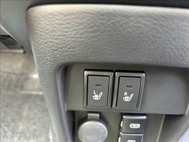 シートヒーター付いてます　運転席助手席