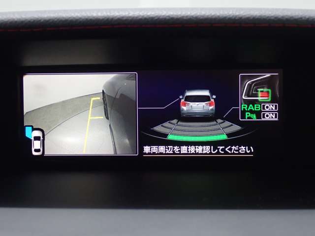 バックカメラも付いています。駐車の時に便利なのはもちろんの事、後方死角にいる子供たちに気が付くことができるので安心安全ですね