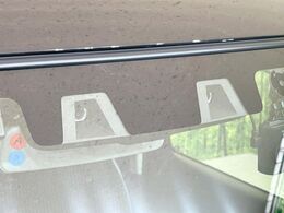 【スズキ　セーフティサポート】走行中に前方の車両等を認識し、衝突しそうな時は警報とブレーキで衝突回避と被害軽減をアシスト。より安全にドライブをお楽しみいただけます。