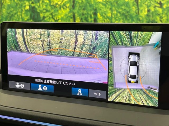 【マルチビューカメラシステム】専用のカメラにより、上から見下ろしたような視点で360度クルマの周囲を確認することができます☆死角部分も確認しやすく、狭い場所での切り返しや駐車もスムーズに行えます。
