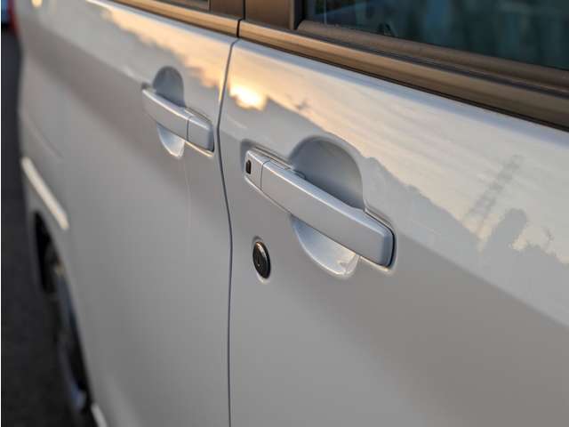 ☆パッカーズ保証☆　新車登録から5年、もしくは10万キロまで、当社の方で保証させて頂きます。中古車の場合は3ヶ月、3000キロでございます。
