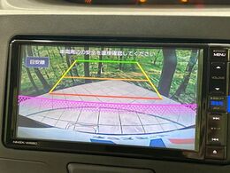 【バックカメラ】駐車時に後方がリアルタイム映像で確認できます。大型商業施設や立体駐車場での駐車時や、夜間のバック時に大活躍！運転スキルに関わらず、今や必須となった装備のひとつです！