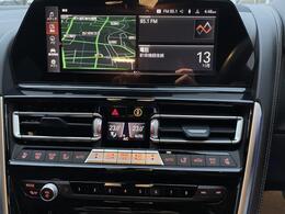 BMWのナビゲーションは操作性も良く、詳細な地図情報と交通状況を見やすく表示し、快適なドライビングをサポートしながら目的地までナビゲートします。