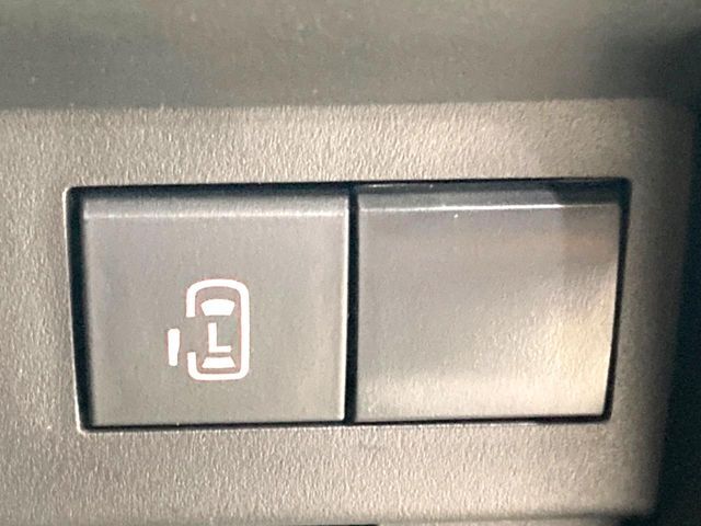 【パワースライドドア】スマートキーや運転席のスイッチでスライドドアの開閉が可能♪電動だから力を入れてドアを開ける必要が無く、小さいお子様でも、重い荷物を持っている時もラクに開け閉めできます♪