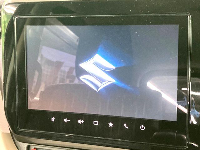 【メーカー純正ナビ】インテリアに溶け込むスタイリッシュな「専用設計」メーカーナビを装備♪視認性や操作性など基本性能にも優れ、より上質なカーライフをお楽しみいただけます。