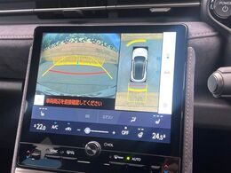 【パノラミックビューモニター】専用のカメラにより、上から見下ろしたような視点で360度クルマの周囲を確認することができます☆死角部分も確認しやすく、狭い場所での切り返しや駐車もスムーズに行えます。
