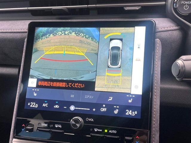 【パノラミックビューモニター】専用のカメラにより、上から見下ろしたような視点で360度クルマの周囲を確認することができます☆死角部分も確認しやすく、狭い場所での切り返しや駐車もスムーズに行えます。
