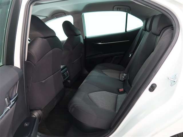 ゆとりある広々とした車内空間は、ドライブを始め買い物やレジャーなど、幅広く活躍します。一人でもみんなとでもお出かけを楽しみましょう！