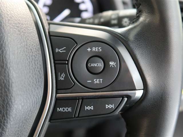 クルーズコントロール付きで高速道路走行での疲労を軽減します。