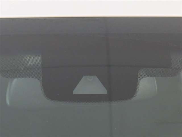 サポカーは、高齢運転者を含めたすべてのドライバーによる交通事故の発生防止・被害軽減対策の一環として、国が推奨する新しい自動車安全コンセプトです。詳しくは販売店スタッフまでおたずねください。