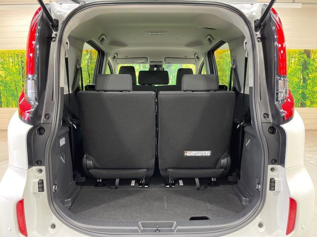 普段のお買い物や通勤、送迎等に十分な荷室スペースを確保しております。セカンドシートを倒すと、大きな荷物の積載も可能です♪