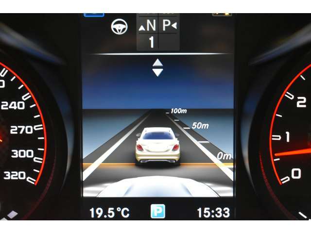 5つのレーダーセンサーとカメラを用いた安全運転支援システム！先行車との車間や速度を適切に保持するとともに、時速0km/hまで減速する渋滞追従機能を備えたディストロニック・プラス搭載