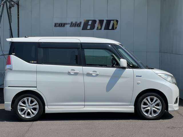 他にも画像がございますので、ぜひご覧いただければと思います。より詳しくお車をご覧いただけます。