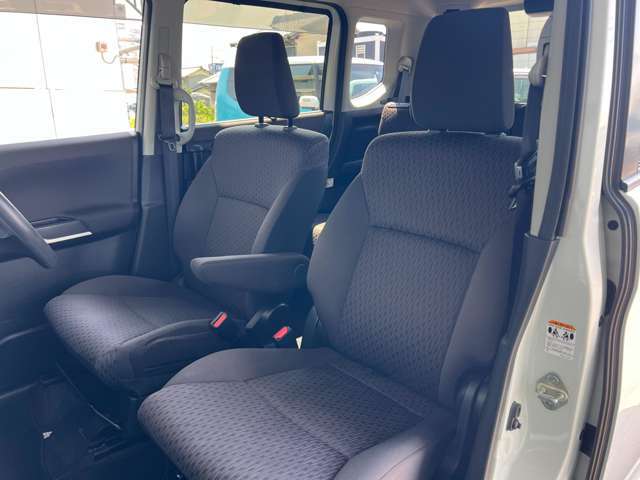 内装ルームクリーニング済みです。しっかりキレイにしておりますので、ぜひお確かめください。納車時にはもう一度キレイにいたしますよ！