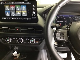 ホンダ純正メモリーナビ搭載なので、遠方へのドライブもお任せ下さい！ステアリング左手側にオーディオ関連のコントロールスイッチを配置しています。操作時は視線を逸らすことなく運転に集中できます