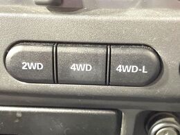 4WDのお車ですので、雪道でも安心です♪降雪地地域にお住まいの方以外にも、ウィンタースポーツが趣味の方や降雪地域へ帰省される機会がある方にもおすすめ！