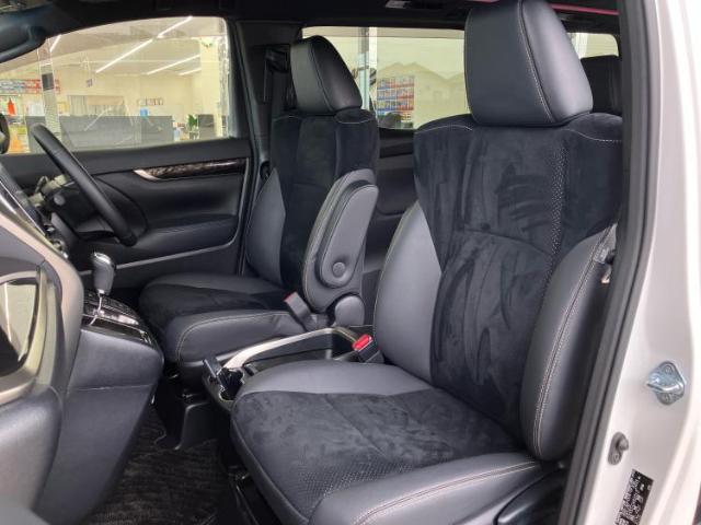 WECARSでは各商談席に大型モニターをご用意しております！見やすい大画面でゆったりと全国の在庫をご覧いただけます！是非ご来店お待ちしております！