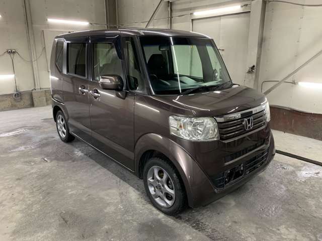 お車と一緒に新品タイヤ（ホイール付き）をご希望の方にはお得な価格にてご提供しております。常時在庫がありますので、いつでもご確認いただけます。