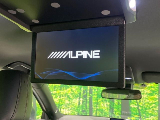 【フリップダウンモニター】大画面モニターで後席でもエンタメをお楽しみいただけます。小さなお子様にも大人気の装備です♪