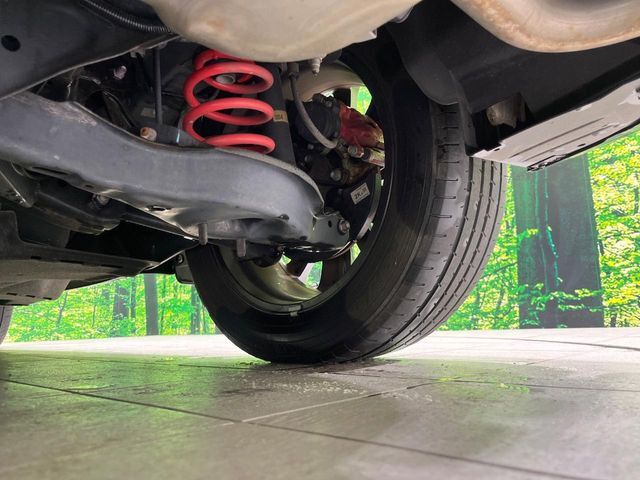 お車を安心してお乗りいただく為には、足回りの定期点検が欠かせません。サービスサポート（有償保証）では無料点検もご提供しており、安心のカーライフをお過ごしいただけるサポート体制が整っています。