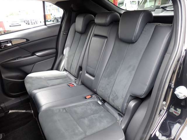 ★内装は専門業者によるルームクリーニング施工★シート・天井・ダッシュボード等に傷やシミ、汚れ等もなく綺麗で嫌な臭い等もありません！清潔で気持ちいい！★