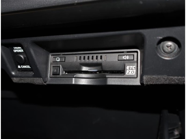ETC車載器付きです。高速道路の料金所もスムーズに通過できます。