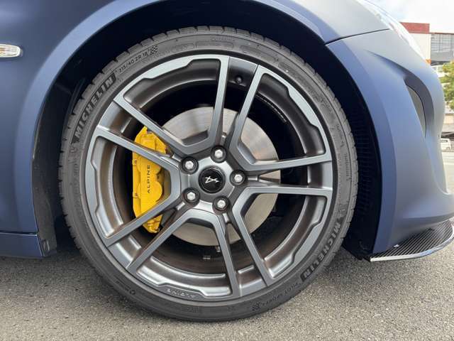 かつて多くの人々を魅了した「アルピーヌ A110」の精神「ドライビングプレジャー/運転する歓び」を現代に復活させたフレンチスポーツカー。