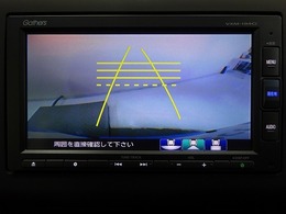 バックも安心のリアカメラ付いています。リアカメラがあると、いつでも安全にバックできますね。死角も減ります。3ビュー切り替え、ガイド線表示なので便利です。
