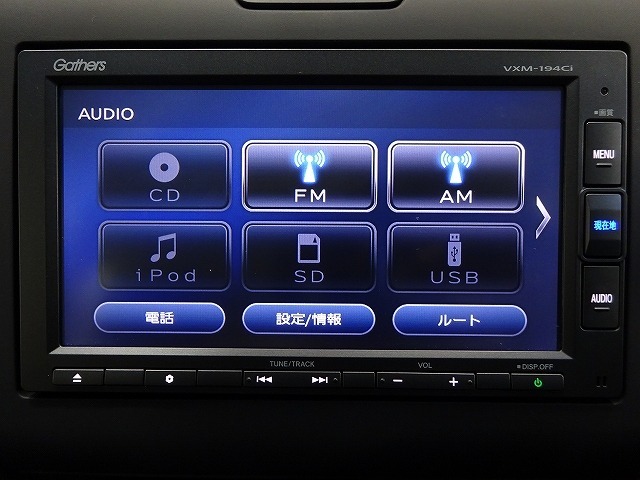 ホンダ純正ナビなのでダッシュボードにスッキリと収まっています。土地勘の無い所でも道に迷わず安心ですね！