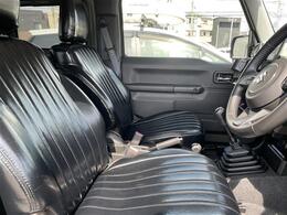 【運転席】座り心地が良いシートなので長時間の運転でも快適にお過ごしいただけます。新品のフロアマットのご注文も可能です。掲載箇所以外にご希望の写真がございましたらお気軽にお問い合わせ下さい。