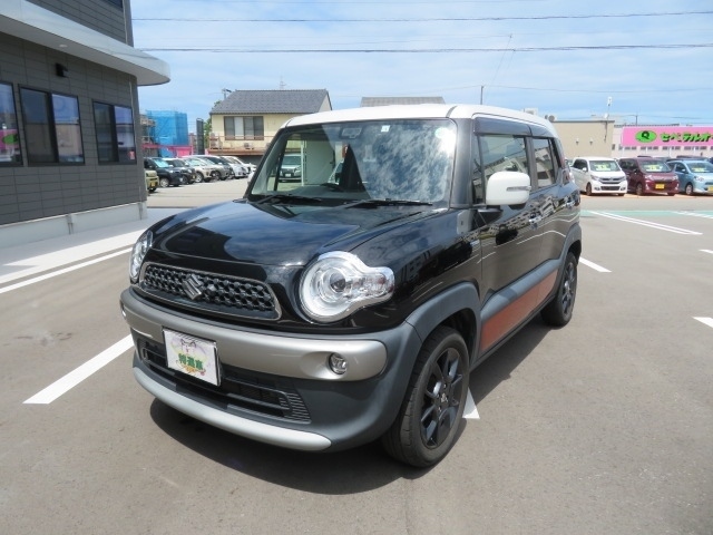 軽自動車・コンパクトカー・ミニバン・SUVなど、常時100台揃っている展示場へようこそにゃん！いろんなクルマがあるにゃん！